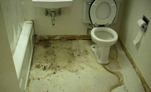Sự cố thấm sàn nhà vệ sinh